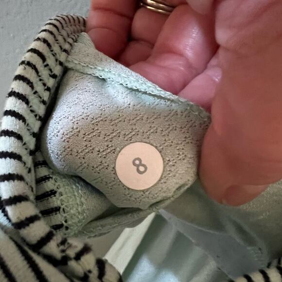 Lululemon No Limits Tank Top Built In Bra black Sky Blue Stripe Black Size 8 - Picture 6 of 6